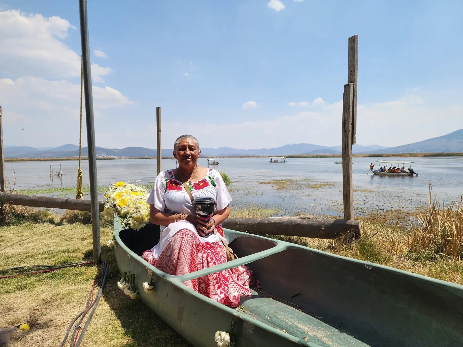Lancha tradicional en la Laguna de Tecocomulco